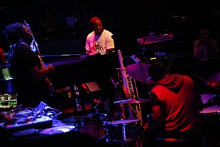 「ロバート・グラスパー・エクスペリメントの来日ツアーがスタート。大阪公演を最速レポート！」