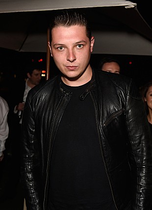 「カルヴィン・ハリスとのコラボでも知られる英シンガー、脳腫瘍再発を告白」