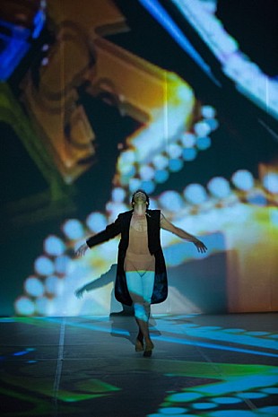 「渋谷慶一郎ら現代の異色芸術家3人 サティ×ピカソ×コクトーによる伝説的舞台リメイクの舞台裏公開」