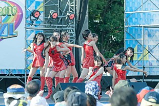 「東京パフォーマンスドール「アウェイ上等！」小室哲哉＆浅倉大介の師弟コンボ～夏モード全開アクトでTIF席巻」