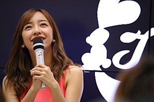 「板野友美 レコ発イベント初日に新曲披露＆ソロ活動初の握手会も開催」