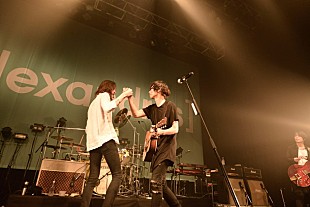 「[Alexandros] 「シンパシーを感じました」英バンド・Blossomsと2マン開催！ オアシス「Wonderwall」コラボ披露も」