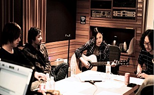 「yui（YUI）擁するFLOWER FLOWER 初シングル曲「宝物」MV公開」