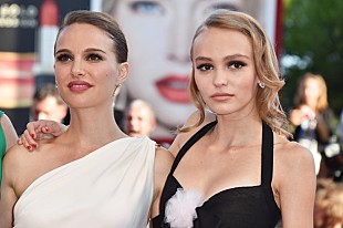 「ナタリー・ポートマン＆リリー・ローズ・デップ 共演映画のワールドプレミアで【ベネチア国際映画祭】出席」