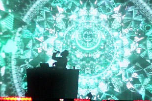 「ブレインフィーダー＠ハリウッドボウルはクリエイティブなカオスだった！フライング・ロータス主宰レーベルの注目LA公演をレポート！」