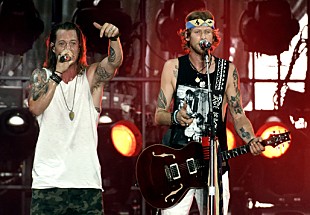 「バックストリート・ボーイズ、フロリダ・ジョージア・ラインのステージに登場」