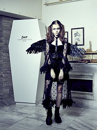 「武瑠（SuG）/ 中村里砂の愛猫も参加のウェブストア“DARK ROMANESQUE HOLIDAY”ハロウィーン市＆クラブイベント開催」