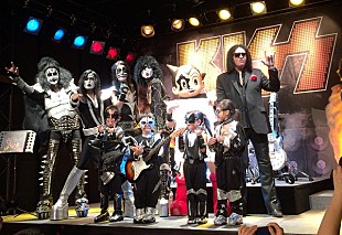 「"KISS 地獄の博覧会"にジーン・シモンズ来場！「気に入っている品は、自分自身」」