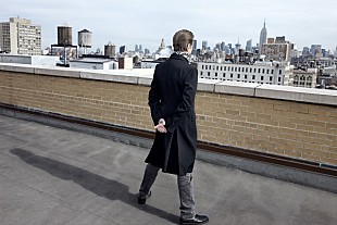 「デヴィッド・ボウイ、地球への最後の贈物『ラザルス』より未発表音源が公開」