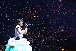 「大人気声優・三森すずこ キラースマイル＆投げキッス炸裂！ 初のソロ武道館ライブで語る“大きな夢”」