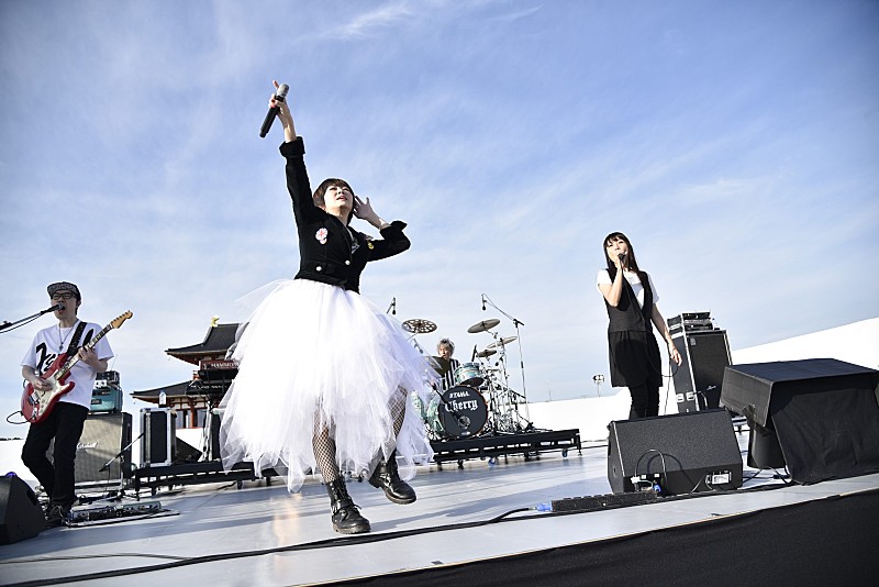 LINDBERG、矢井田瞳、SOLIDEMOが平城宮跡をバックに生ライブ！
