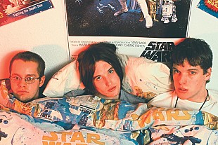 「デビュー作『1977』リリース20周年！アッシュがリリース当時に行ったライブ音源収録のライブ盤発表」