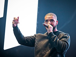 「ドレイク、Apple Musicの新CMで筋トレ中にテイラーのあの曲を熱唱」