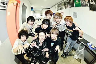 「THE BAWDIES×バニラズのスプリットツアーに密着した特別番組がスペシャTVでオンエア決定」