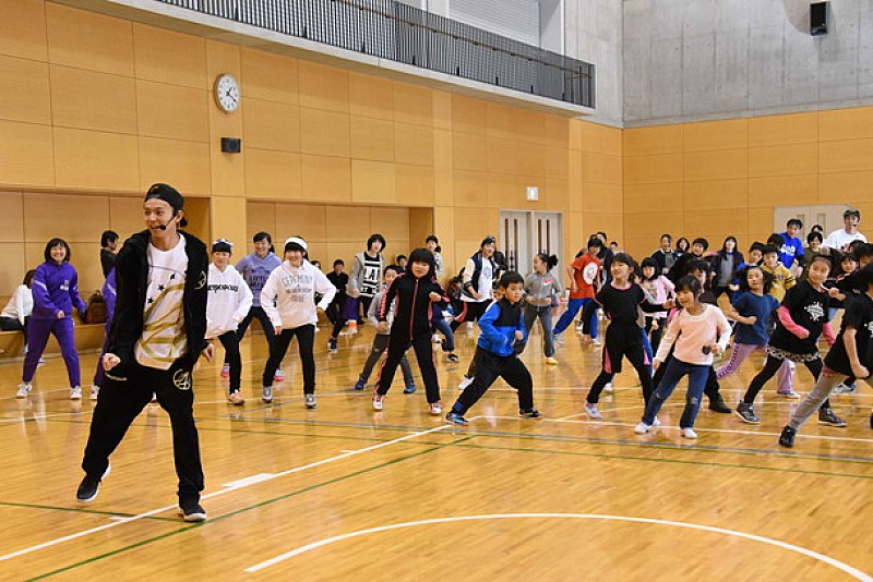 EXILE佐藤大樹「東北の皆様を少しでも元気づけられたら」福島の体育館にダンスの先生としてサプライズ登場