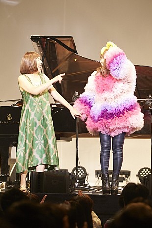 「矢野顕子×YUKI、二人の歌声が響く魔法の時間「40年やってると、こういういいこともある」」