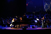 川井郁子「【YOSHIKIクラシカル・ツアー】日本最終公演にヴァイオリン・ミューズ 川井郁子が登場！ YOSHIKIのピアノと奏でた「Say Anything」」1枚目/1