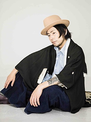 「ピアノインストバンド・ADAM at（アダムアット） カルメラ/JABBERLOOP/UNCHAINら参加の新作から“ダンサーとの一騎打ち”MV公開」