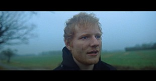 「エド・シーラン、母校の学生が登場する「キャッスル・オン・ザ・ヒル」MV公開」