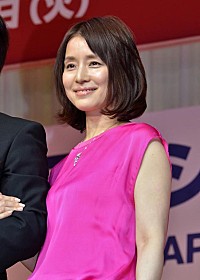 石田ゆり子、「ジュエリ－ベストドレッサ－賞」 ２２年ぶり受賞で 