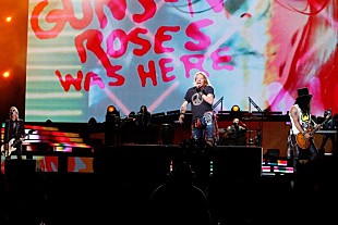 「ガンズ・アンド・ローゼズ、奇跡の来日ついに折り返し「横浜はまさにパラダイスシティだー！」」