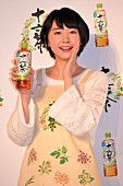 新垣結衣「新垣結衣「おいしさ、出てこ－い」　照れながらＣＭのせりふを再現」1枚目/1