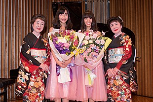 「大先輩こまどり姉妹も太鼓判、才色兼備の新星双子デュオ 山田姉妹がデビューイベントで美声を披露」