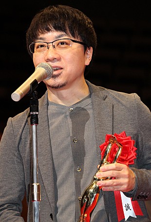 「新海誠監督、『君の名は。』メガヒットの理由　「ラインに負けないような…」」