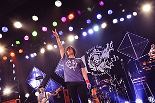 「加藤和樹 10周年ライブファイナル生中継の公式海賊版DVD応募者全員プレゼント」