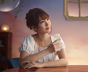 「小嶋陽菜、アルコ－ル飲料イメ－ジキャラクタ－に　ＷＥＢ動画で９種類の“大人の女性の本音”ぽつり」