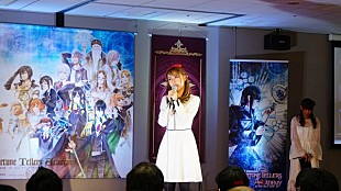 「サラ・オレインがゲームアプリ1周年イベントにサプライズ出演、テーマ曲「Glory」をアカペラで披露」