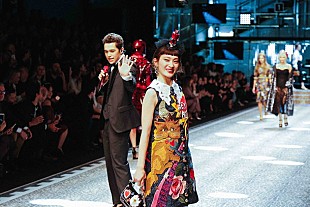 「コムアイ（水曜日のカンパネラ）ドルチェ＆ガッバーナのショーに日本人アーティストとして初出演」