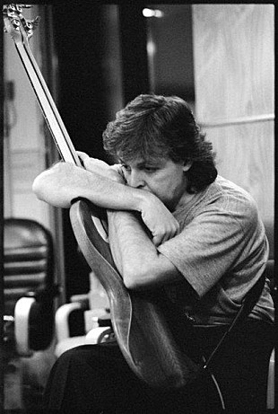 「ポール・マッカートニー『Flowers In The Dirt』レコーディング写真＆当時の映像を使ったMV公開」