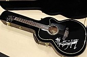 長渕剛「※長渕剛の直筆サイン入りギターの「タカミネギター（Takamine DMP561C BL）」は、新品のギターにサインを入れたものとなります
」3枚目/4