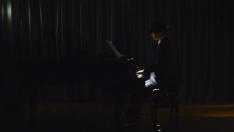 えなりかずき「日本のライアン・ゴズリング！？えなりかずきが映画『ラ・ラ・ランド』のピアノシーンを完コピ」1枚目/5
