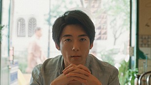 「高橋一生と浜野謙太が世界の“地元メシ”を堪能　「旅する氷結」新ＣＭキャラクタ－に」