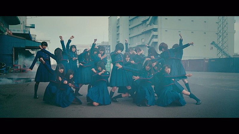 欅坂46「欅坂46、激しいダンスに目を奪われる「不協和音」MV公開」1枚目/16
