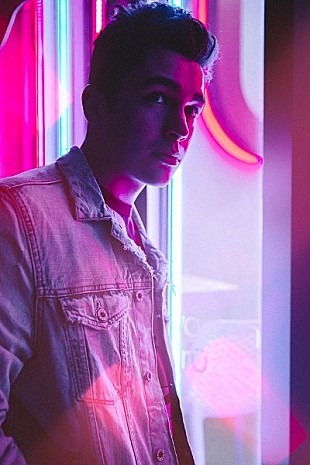 「『4月4日なんの日？』オースティン・マホーンの誕生日、「ダーティ・ワーク」引き続きヒット中」