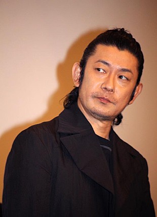 「永瀬正敏、水原希子の“女優魂”に感動　冷凍倉庫内で薄着も「いつもニコニコしていた」」