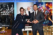 クリス・プラット「『ガーディアンズ・オブ・ギャラクシー：リミックス』クリス＆ガン監督、【マーベル展】で大はしゃぎ」1枚目/6