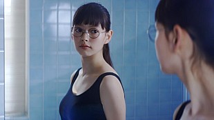 「佐々木希、ブラトップ姿に　「胸もコ－デも美しくキマる」」