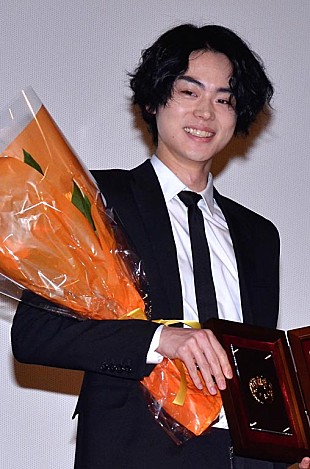 「菅田将暉、主演男優賞初受賞「別格に重い」　高校生役からの“卒業”覚悟？」