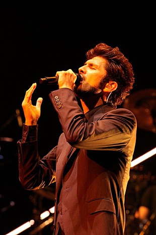 「平井堅“生を見つめて書いた”「ノンフィクション」初披露！ ベストアルバム『歌バカ2』発売も決定」