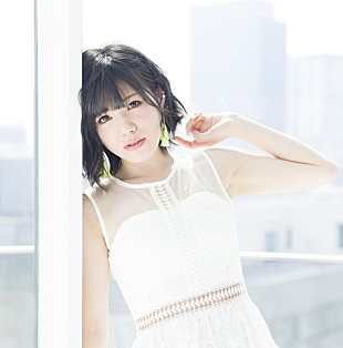 「Machico 夏を先取り！ 太陽のした笑顔も眩しい新ミュージックビデオ公開」