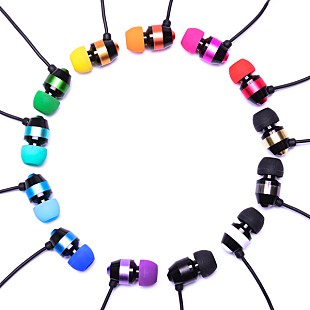 「e☆イヤホン 13種の豊富なカラバリ&amp;メタルベースのツーコイン（1,000 円)スタイリッシュイヤホンをリリース」