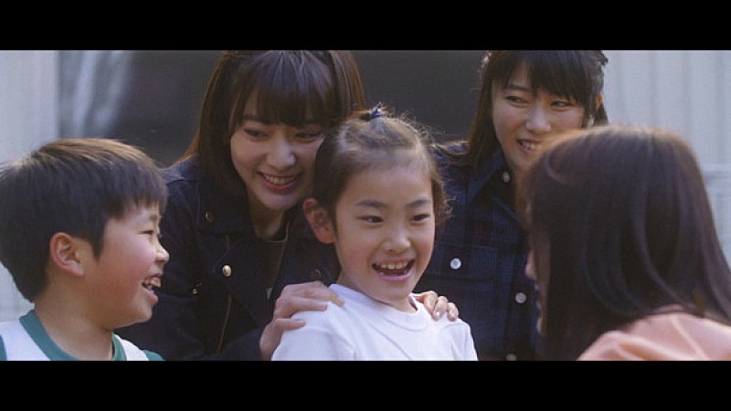AKB48【Nコン2017】の課題曲「願いごとの持ち腐れ」MVで子どもたちと触れ合い | Daily News | Billboard JAPAN