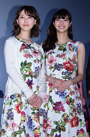 「松井玲奈と新川優愛がそろいのワンピ－スで登場　とっさの“チョメチョメ”も「ごめんなさい。古かった」」