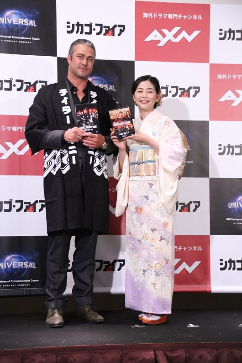 「レディ－・ガガの元婚約者、テイラ－・キニ－が初来日　 関根麻里の着物姿にメロメロ」1枚目/1