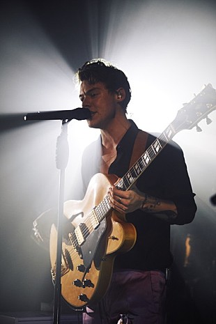 「12月に来日控えるハリー・スタイルズ（1D）、初のソロ・ライヴをロンドンで開催」