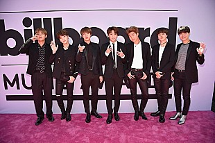 「防弾少年団（BTS）がレッド・カーペットでファンへ感謝、「朝からずっと待っていてくれて」」